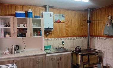 Pucón, en venta una gran casa en sitio urbano a minutos del centro