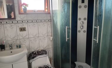 Pucón, en venta una gran casa en sitio urbano a minutos del centro