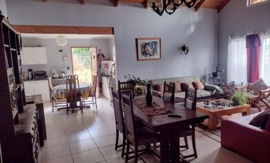 Pucón, en venta una gran casa en sitio urbano a minutos del centro