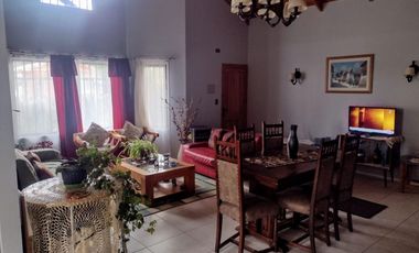 Pucón, en venta una gran casa en sitio urbano a minutos del centro