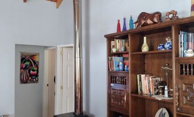 Pucón, en venta una gran casa en sitio urbano a minutos del centro