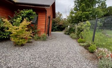 Pucón, en venta una gran casa en sitio urbano a minutos del centro