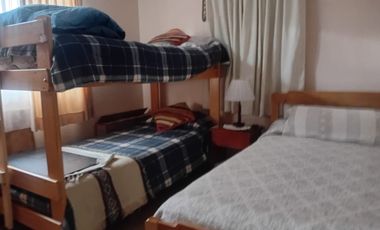 Pucón, en venta una gran casa en sitio urbano a minutos del centro