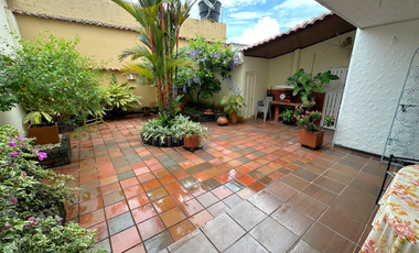 Casa en el barrio caudal