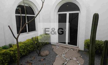 Hermosa Casa Amueblada en Renta en fraccionamiento Cerrado por Plaza San Diego