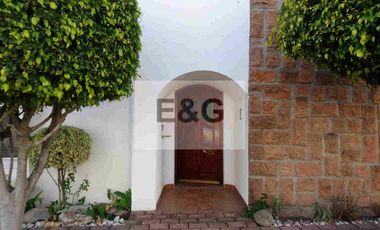 Hermosa Casa Amueblada en Renta en fraccionamiento Cerrado por Plaza San Diego