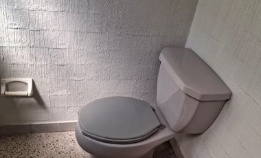 SE RENTA LOCAL COMERCIAL EN VIVEROS DE LA LOMA