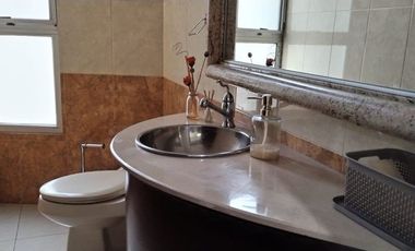 EN ALQUILER CASA CON PISCINA, CEIBOS, GUAYAQUIL.