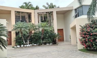 EN ALQUILER CASA CON PISCINA, CEIBOS, GUAYAQUIL.