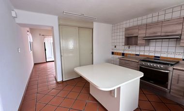 Casa en Venta en Lomas 4ta secc. Calle Iyali- cerca del Libanes