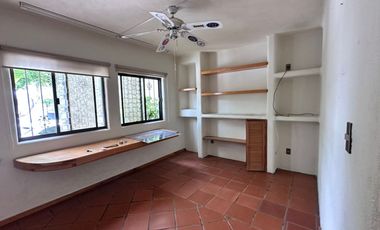 Casa en Venta en Lomas 4ta secc. Calle Iyali- cerca del Libanes