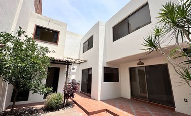Casa en Venta en Lomas 4ta secc. Calle Iyali- cerca del Libanes