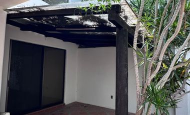 Casa en Venta en Lomas 4ta secc. Calle Iyali- cerca del Libanes