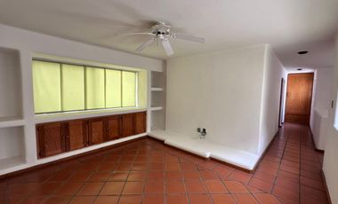 Casa en Venta en Lomas 4ta secc. Calle Iyali- cerca del Libanes