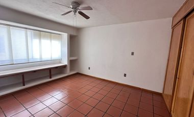 Casa en Venta en Lomas 4ta secc. Calle Iyali- cerca del Libanes