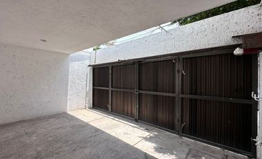 Casa en venta en Lomas 4ta secc.- Frente a área verde