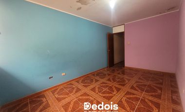 VENTA CASA DE DOS PISOS EN VENTANILLA
