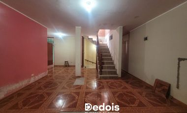 VENTA CASA DE DOS PISOS EN VENTANILLA