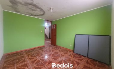 VENTA CASA DE DOS PISOS EN VENTANILLA