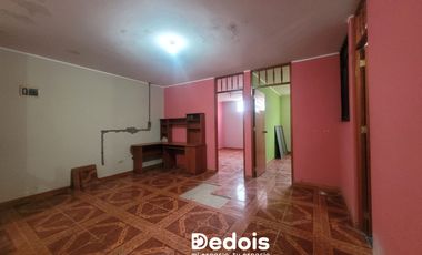 VENTA CASA DE DOS PISOS EN VENTANILLA