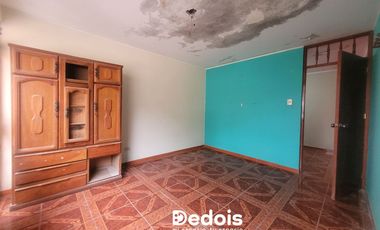 VENTA CASA DE DOS PISOS EN VENTANILLA
