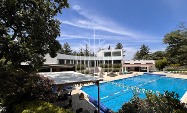 Hermosa residencia en venta con vista arbolada en hacienda de vallescondido.