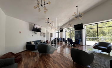 Hermosa residencia en venta con vista arbolada en hacienda de vallescondido.