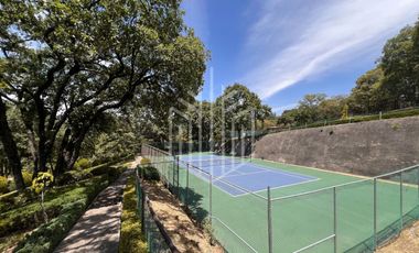 Hermosa residencia en venta con vista arbolada en hacienda de vallescondido.