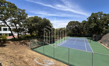 Hermosa residencia en venta con vista arbolada en hacienda de vallescondido.