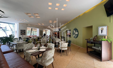 Hermosa residencia en venta con vista arbolada en hacienda de vallescondido.