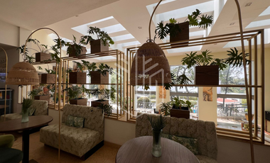 Hermosa residencia en venta con vista arbolada en hacienda de vallescondido.