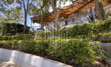 Hermosa residencia en venta con vista arbolada en hacienda de vallescondido.