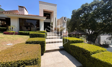 Hermosa residencia en venta con vista arbolada en hacienda de vallescondido.