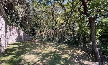 Hermosa residencia en venta con vista arbolada en hacienda de vallescondido.