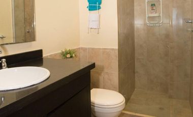 Apartamento turístico amoblado en venta, barrio Laguito