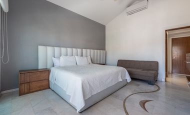 Casa Remodelada con Vista al Campo de Golf en Marina Vallarta - Remodeled Golf Course View Home in Marina Vallarta – Pool with Jacuzzi & Solar Panels