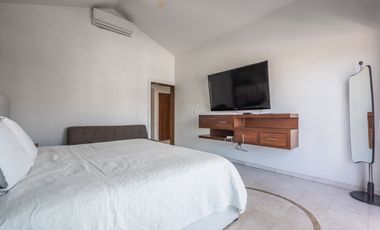 Casa Remodelada con Vista al Campo de Golf en Marina Vallarta - Remodeled Golf Course View Home in Marina Vallarta – Pool with Jacuzzi & Solar Panels