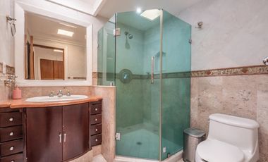 Casa Remodelada con Vista al Campo de Golf en Marina Vallarta - Remodeled Golf Course View Home in Marina Vallarta – Pool with Jacuzzi & Solar Panels
