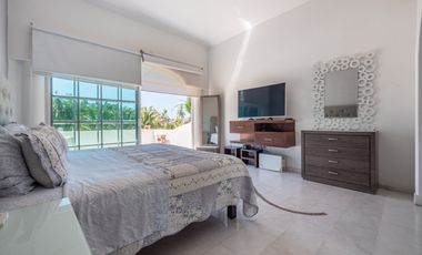 Casa Remodelada con Vista al Campo de Golf en Marina Vallarta - Remodeled Golf Course View Home in Marina Vallarta – Pool with Jacuzzi & Solar Panels