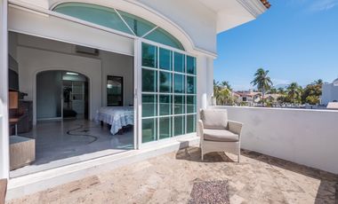 Casa Remodelada con Vista al Campo de Golf en Marina Vallarta - Remodeled Golf Course View Home in Marina Vallarta – Pool with Jacuzzi & Solar Panels