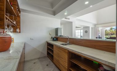 Casa Remodelada con Vista al Campo de Golf en Marina Vallarta - Remodeled Golf Course View Home in Marina Vallarta – Pool with Jacuzzi & Solar Panels