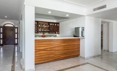 Casa Remodelada con Vista al Campo de Golf en Marina Vallarta - Remodeled Golf Course View Home in Marina Vallarta – Pool with Jacuzzi & Solar Panels