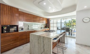Casa Remodelada con Vista al Campo de Golf en Marina Vallarta - Remodeled Golf Course View Home in Marina Vallarta – Pool with Jacuzzi & Solar Panels