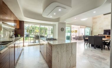 Casa Remodelada con Vista al Campo de Golf en Marina Vallarta - Remodeled Golf Course View Home in Marina Vallarta – Pool with Jacuzzi & Solar Panels