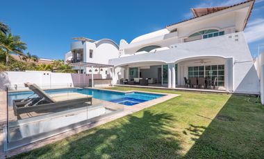 Casa Remodelada con Vista al Campo de Golf en Marina Vallarta - Remodeled Golf Course View Home in Marina Vallarta – Pool with Jacuzzi & Solar Panels