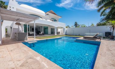 Casa Remodelada con Vista al Campo de Golf en Marina Vallarta - Remodeled Golf Course View Home in Marina Vallarta – Pool with Jacuzzi & Solar Panels