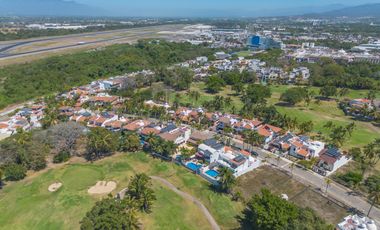 Casa Remodelada con Vista al Campo de Golf en Marina Vallarta - Remodeled Golf Course View Home in Marina Vallarta – Pool with Jacuzzi & Solar Panels