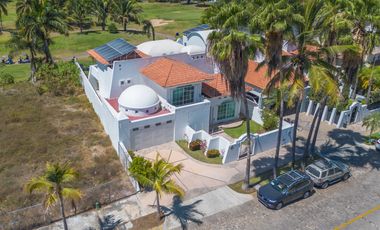 Casa Remodelada con Vista al Campo de Golf en Marina Vallarta - Remodeled Golf Course View Home in Marina Vallarta – Pool with Jacuzzi & Solar Panels