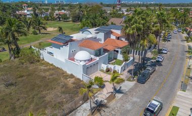 Casa Remodelada con Vista al Campo de Golf en Marina Vallarta - Remodeled Golf Course View Home in Marina Vallarta – Pool with Jacuzzi & Solar Panels