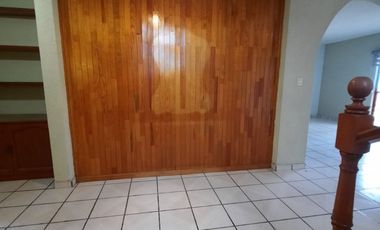 CASA EN VENTA EN EL CENTRO DE TEQUISQUIAPAN